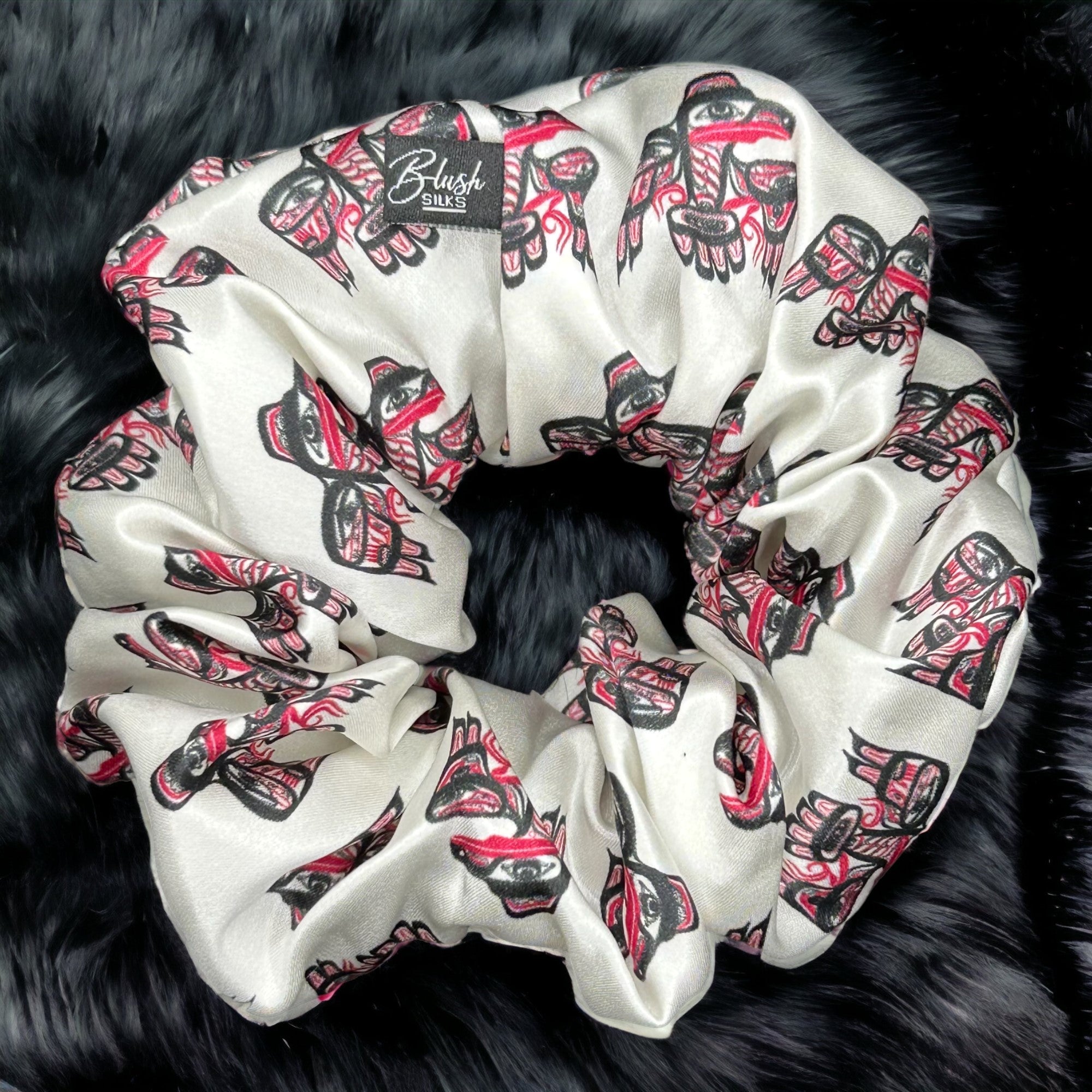 ★KIMHEKIM★ Velvet Label Scrunchie (Black / Red / Ivory) Velvet Label Scrunchie (Ivory) - KIMHĒKIM